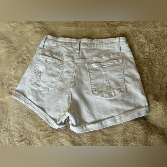 KanCan distressed cuffed shorts. Size 13/30 - Picture 6 of 6
